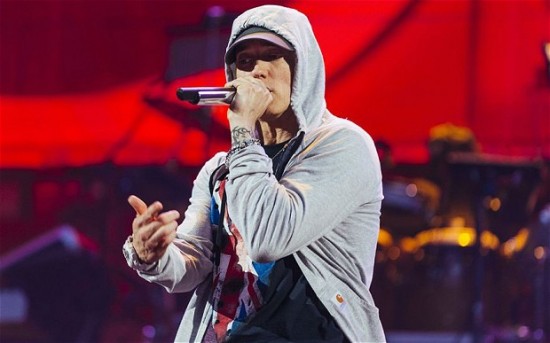 SHOWBIZ Eminem 064809