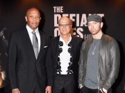 On June 22 Eminem attended the premiere of “The Defiant Ones” film in Los Angeles. On the red carpet Em showed off his new beard.