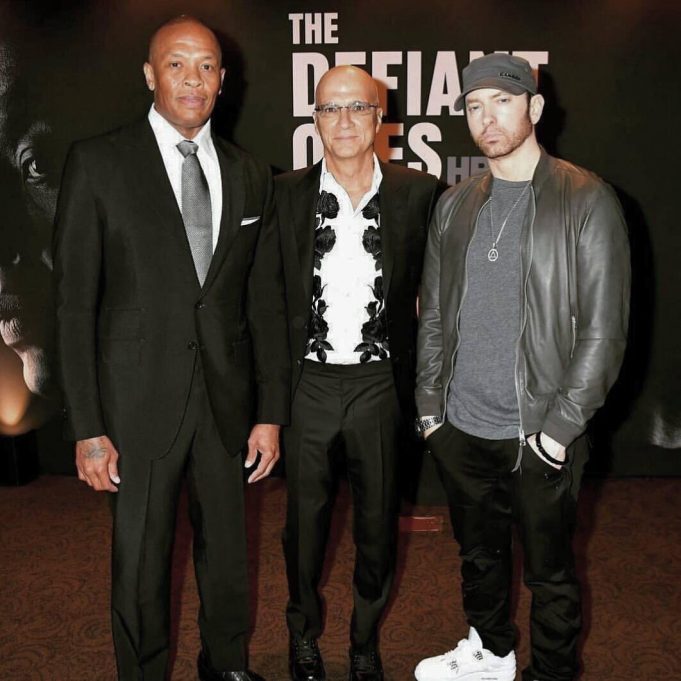 On June 22 Eminem attended the premiere of "The Defiant Ones" film in Los Angeles. On the red carpet Em showed off his new beard.