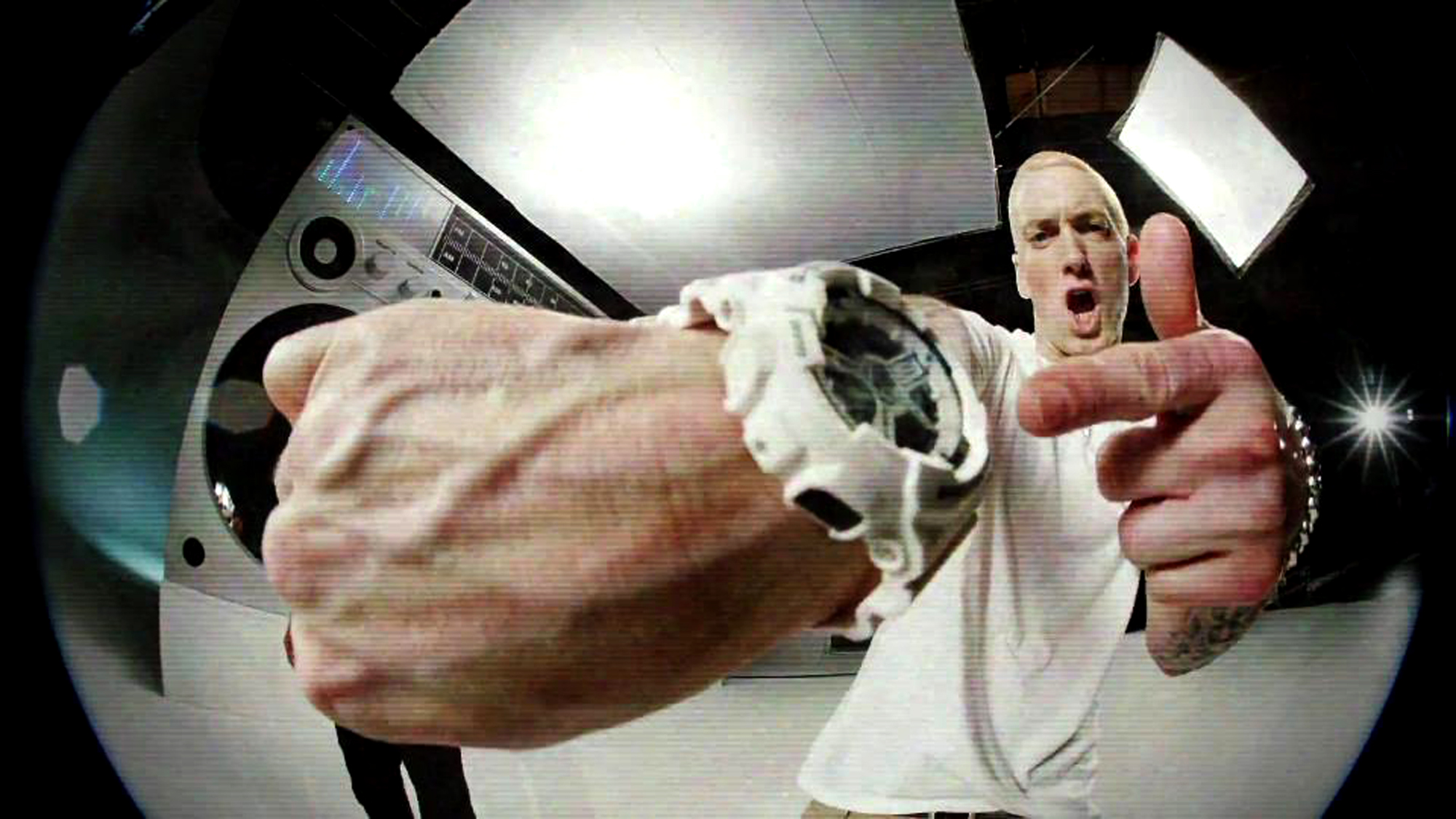 Eminem – “Berzerk” Has Reached 200 Million Streams On Spotify   - the biggest and most trusted source of Eminem