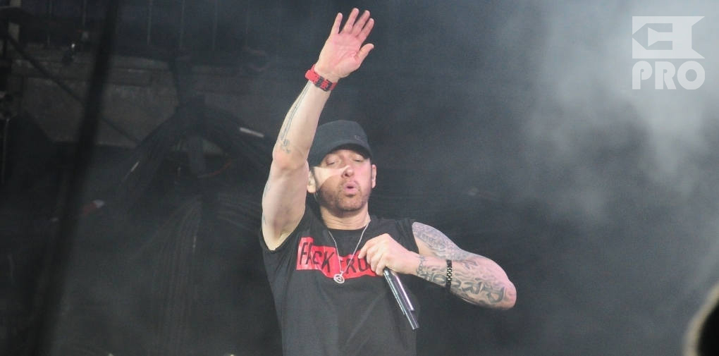Eminem.Pro reports from Eminem's shows in the UK