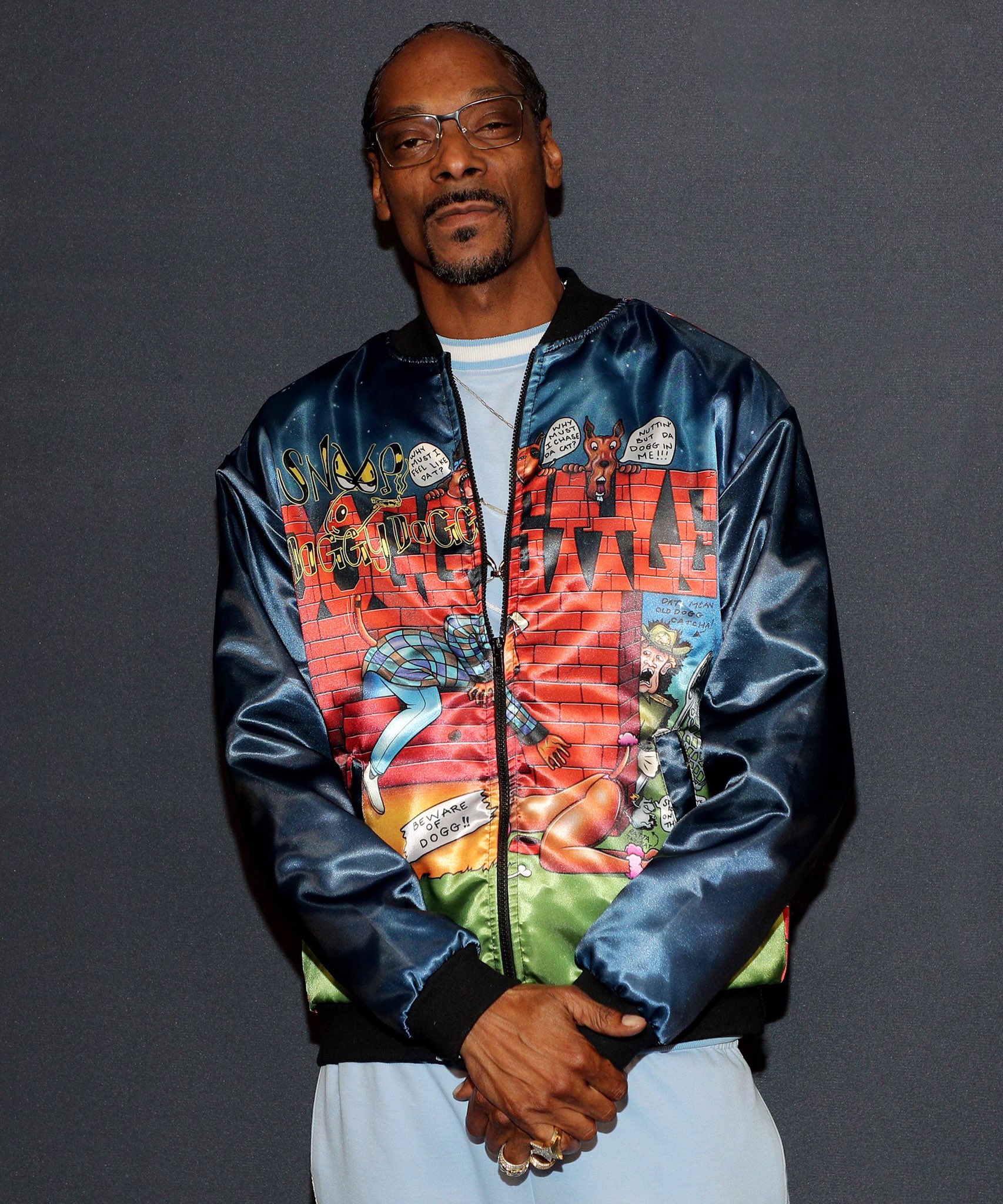 Eminem Pays Tribute to Snoop Dogg and His Album "Doggystyle" Print on His Hoodie