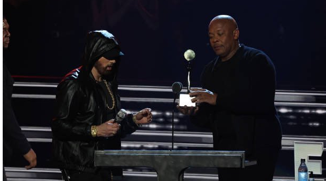 The Rock 2008 Hall Of Fame Speech Доктор Дре ввел Эминема в Зал славы рок-н-ролла речью, полной юмора и