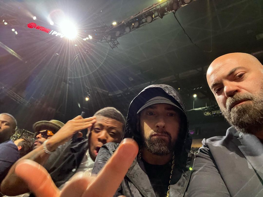 Eminem Enjoys Crawford's Fight From Front Row Seats with Paul Rosenberg, Mr. Porter, Royce 5'9