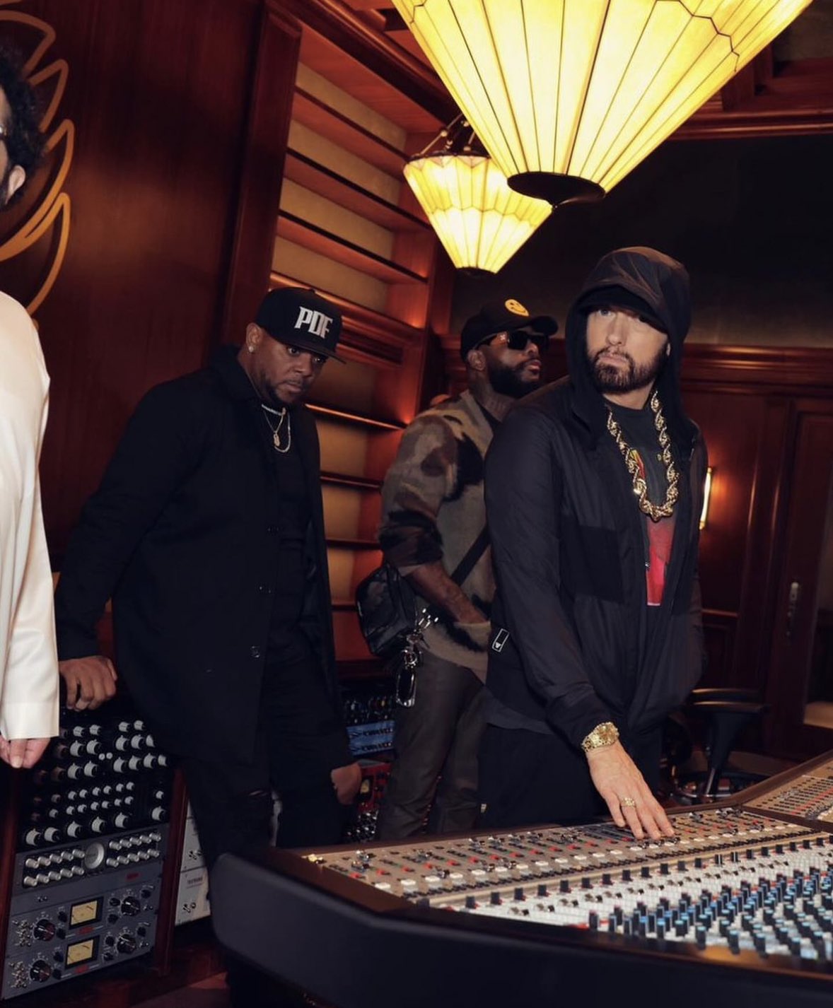 Eminem, Mr. Porter và Royce 5'9 tại Record Studio ở Riyadh, Ả Rập Saudi 2023. Ảnh của Kareem Nour