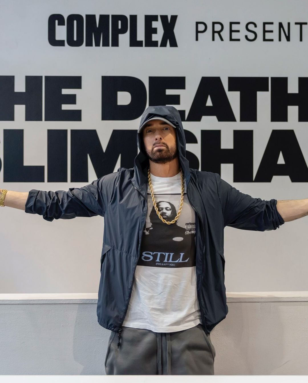 Eminem asistió al funeral de Slim Shady en Londres, se tomó fotos con sus fans y firmó autógrafos